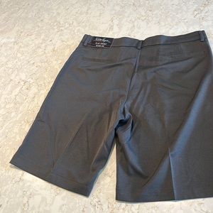 Walter Hagen golf shorts size 35 NWT, charcoal grey
